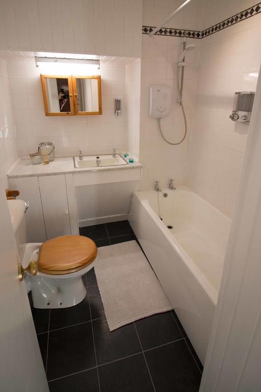 Bright & Airy Two Bed Set In Granite Apartment Aberdeen Exterior foto